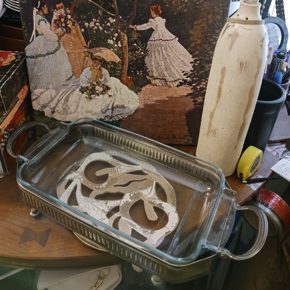 π²VTG 3 Piece Pyrex Heavy Footed Silver Metal Stand,Pyrex 9x13 Casserole Dishπ - Picture 6 of 8